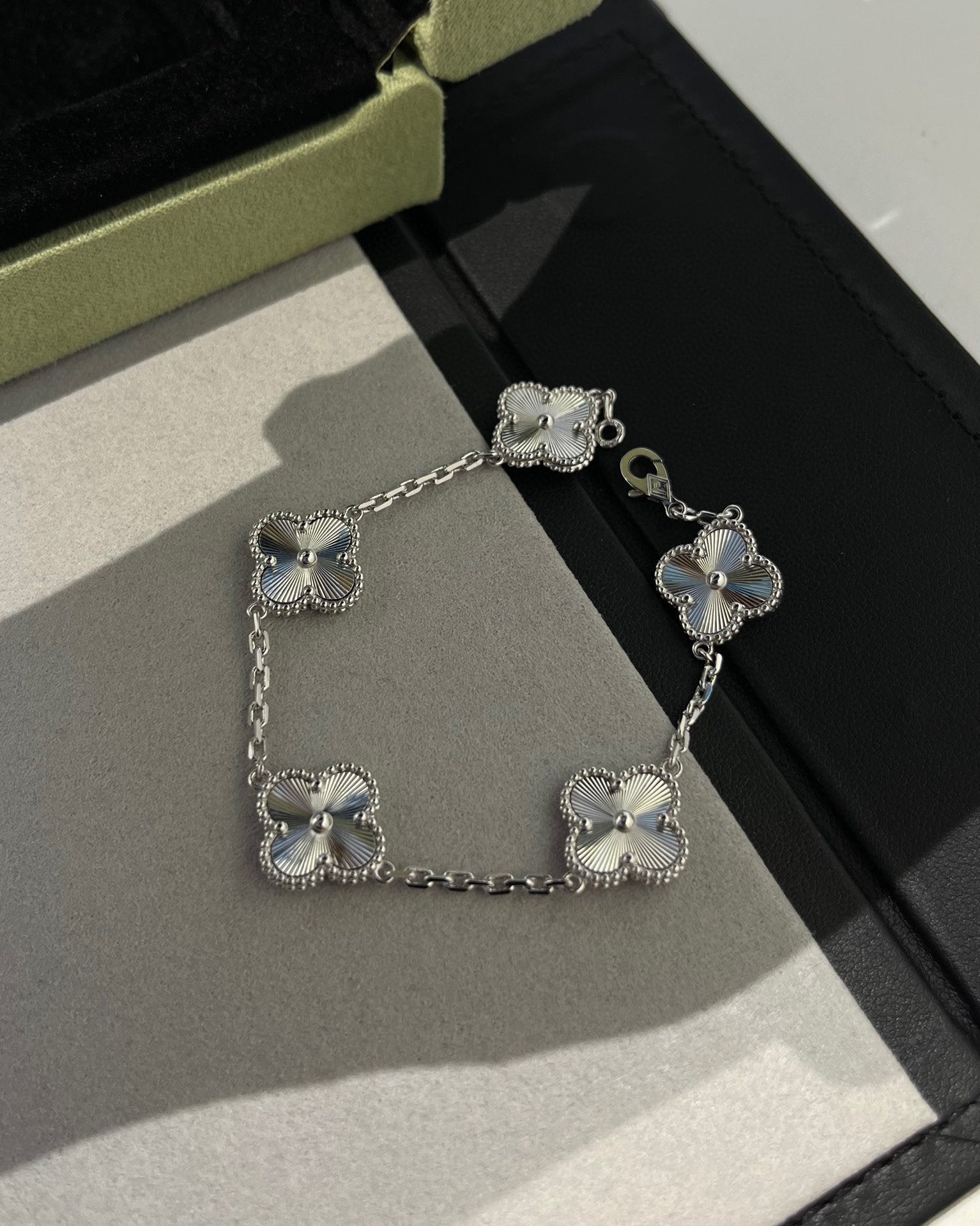 Van Cleef & Arpels CLOVER SILVER 5 MOTIFS BRACELET