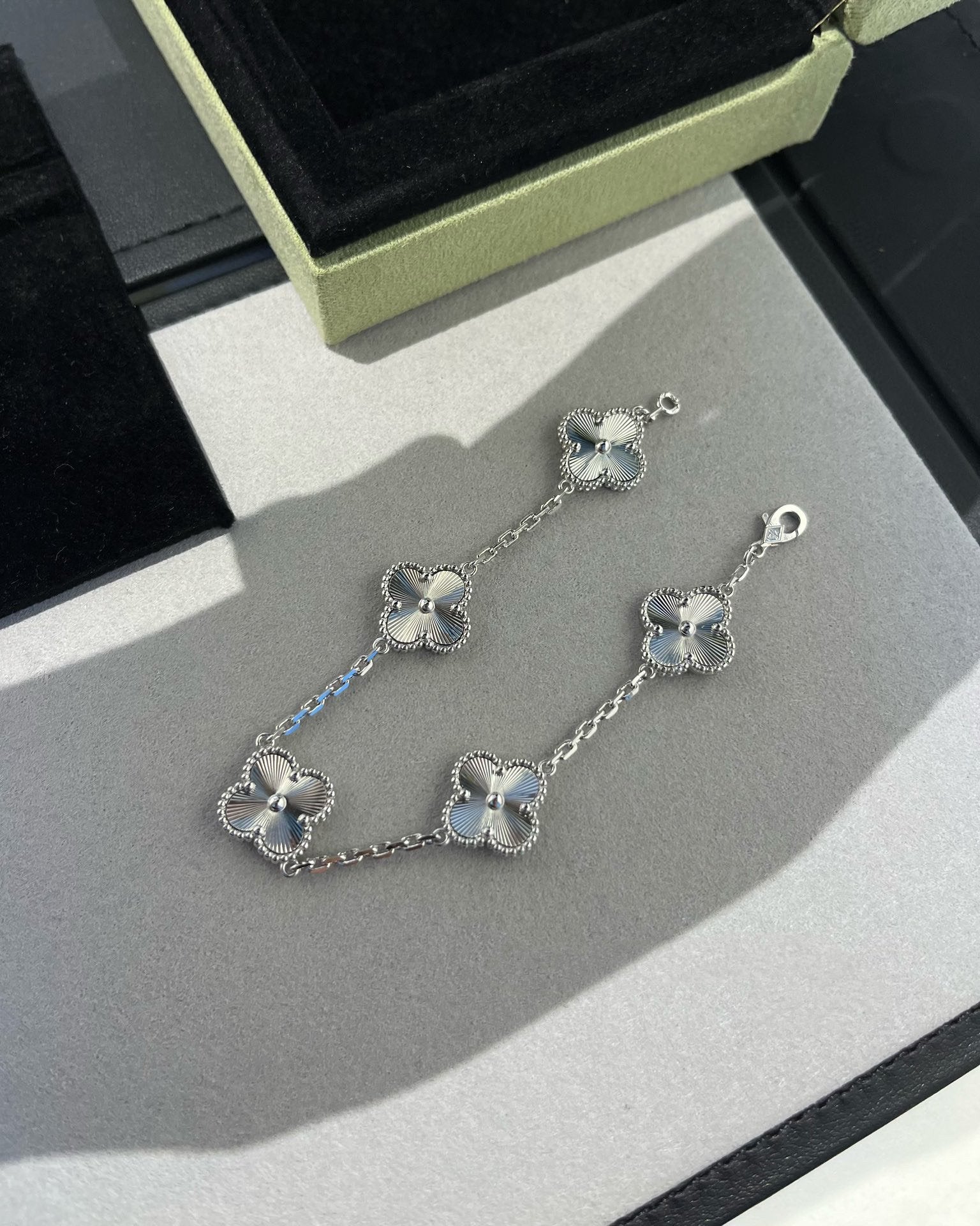 Van Cleef & Arpels CLOVER SILVER 5 MOTIFS BRACELET